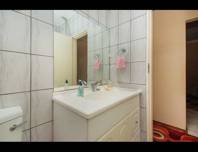 2 BEDROOM TOWNHOUSE FOR SALE IN WELTEVREDEN PARK